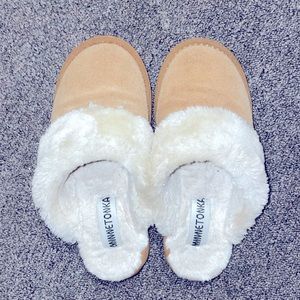 beige minnetonka fur trim slippers womens us 6